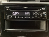純正CDチューナーにはAUX入力端子がついてますので外部入力から音楽などを楽しめます。その下には1DIN分の小物入れがついています。CDケースなどを入れるのに便利です。