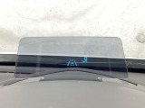 車速などを表示してくれるアクティブ・ドライビング・ディスプレイ。視線や焦点調節が少なく済み、気持ちよく安全に運転を楽しめます。