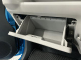 【収納部】パッと手に取りたい小物の置き場に便利。その他、沢山の収納部がございます。