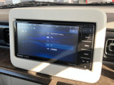Bluetooth AudioやFM、テレビなどの選択肢が画面に並び、聞きたい音源を選びやすい表示です。日々の移動に合わせて、使いたいメニューへ切り替えられます。