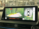 【パノラミックビューモニター】専用のカメラにより、上から見下ろしたような視点で360度クルマの周囲を確認することができます☆死角部分も確認しやすく、狭い場所での切り返しや駐車もスムーズに行えます。