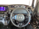 ステアリングスイッチでオーディオ各種操作が可能で、運転に集中できます。安心・安全・快適なドライブをお楽しみいただけます。