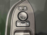 電動格納ミラー ボタン一つでドアミラーを格納できますよ!