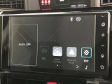 ディスプレイオーディオ装着車。ディスプレイとスマホを連携で、様々なアプリを使用できます。マップのアプリを繋げて、ナビゲーションとして使用できます。