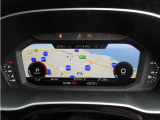 重厚感と安定感があり、同時にダイナミックさも備えるAudiの走り。機能やデザインが革新的なメーター。