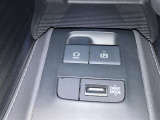 電動パーキングブレーキ&ブレーキホールド☆HOLDスイッチを押しシステムONの状態にしておくことで渋滞や信号待ちなどでブレーキを踏んで停止した時保持してくれる。