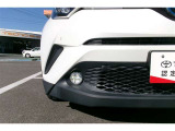 LEDフォグランプ付き。悪天候時にヘッドランプの明かりを補助。優れた安全性の確保に寄与します。