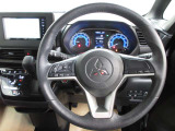 運転が楽しくなる明るく開放的な運転席まわりです。