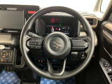 【ハンドル回り】インテリアに合わせたデザインのステアリングは、運転される方のことも考え、運転しやすい形状、大きさです。ぜひ一度、実際に触ってお確かめください。