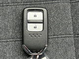 ホンダセンシング装着車となっております。衝突軽減ブレーキ、誤発進抑制機能、歩行者事故低減ステアリング、路外逸脱抑制機能、アダプティブクルーズコントロール、車線維持支援システム他、安全運転を幅広く支援。