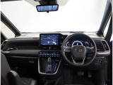 オシャレなインテリアで運転する気分も盛り上がりますよね^^
