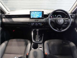 ◆インテリアパネル◆視界広々で非常に運転しやすくロングドライブでも疲れを感じさせないすっきりとまとまったインパネ周りです。