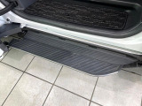 メーカーオプションの【ユニバーサルステップ】を装備。スライドドアと連動したステップにより、小さなお子様の乗り降りがし易くなります♪