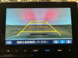 【バックカメラ】運転が苦手な方も車庫入れラクラクです!ギアをリバースに入れれば自動的に切り換わりますので、面倒な操作は不要です♪狭い駐車場もお車を傷つけず安心ですね!