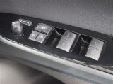 運転席からも操作可能な全席パワーウィンドウが装備されています。