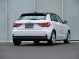 Audiが指定する独自の条件を全て満たした車だけが、認定資格を持つテクニシャンの手による100項目にも及ぶ点検・整備のプロセスを受け、お客様のもとへ届けられます。