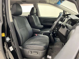 運転席はパワーシートになっていてドライバーにあわせた微調整が可能!