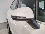 【BMWミラー】視認性の高いスタイリッシュなミラー。自動防眩機能も付いており夜間のドライビングをサポートします。