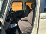 前席の画像です。是非運転席に座っていただき視界等をご確認ください。
