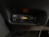 ハンドルの左下にETCがついています。高速道路の料金所の通過も楽々です。 カードの取り出しもしやすい場所についています。