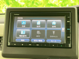 ナビゲーションや電話などのメニューを画面から選べる構成で、目的地は名称・住所・自宅から設定可能。日々のお出かけをサポートします。