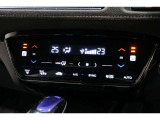 運転席と助手席の温度設定の変更が可能な左右独立タイプのデュアルエアコンです♪♪♪暑がりな人・寒がりな人も誰もが車内を快適にお過ごしいただけます♪♪♪