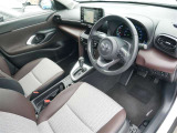 運転席(シートは一部合皮仕様です)