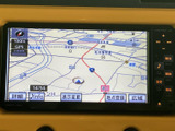 道路や周辺施設の位置を画面で確認でき、目的地までの道順を把握する際に便利です。表示範囲の切り替えや地点登録にも対応し、日々のお出かけをサポートします。