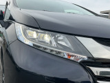 LEDヘッドライトを装備。大光量で夜道や雨の日の安心感を高めます。周囲の明るさに応じて自動点灯・消灯/ライトの消し忘れも防げるオートライトコントロール付です。