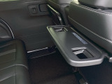 シートバックテーブル付です!!停車時の休憩中に重宝します!!