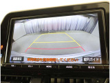 バックガイドモニターで、後方を確認しながら安心して駐車することができます。運転初心者も熟練者も必須の機能ですよ!
