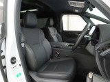 長時間の運転でも疲れにくいシートです。