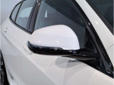 ドアミラーにはLEDウインカーが埋め込まれており、対向車からの視認性を高めております。