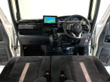 【前方視界】開放的な前方視界!運転がしやすく疲れにくいです♪窓が大きく、見通しがとっても良いおクルマですよ♪