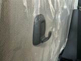 【フック】フックの用途は様々。手荷物のバッグや買い物袋、ビニール袋をぶら下げてゴミ箱にしても良いですね♪