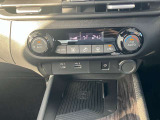 フルオートエアコン搭載。温度設定だけで、車内はいつも快適な空間を維持できます。