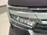LEDヘッドライトは、点灯の瞬間から最大光量を発揮し、突然暗くなるトンネルなどでの安定感を高めます。