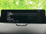 FM・AMに加えてBluetoothやUSBなど複数の音源を選べる画面です。利用する機器や聴きたい内容に合わせて切り替えられ、移動中の過ごし方を広げてくれます。