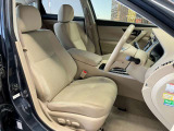 運転席も広々としており運転しやすい環境を実現しています☆室内クリーニングも実施済みです。