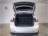 【トランクルーム】十分な容量を確保したトランクルーム。環境へ配慮したスペアタイヤ非搭載のBMW。その分、トランクスペースを有効活用できる様にしてあります。