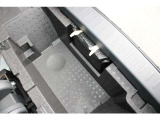 ラゲッジのボード下にパンク修理キットも収納されています