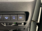 対向車がいないとき、見通しの悪い道路は暗くて怖いですよね。。。こちらのクルマはオートマチックハイビーム搭載です!対向車の有無で自動でハイ・ロウビームに切り替えます。