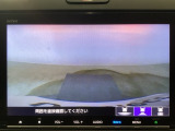 【バックカメラ】運転が苦手な方も車庫入れラクラクです!ギアをリバースに入れれば自動的に切り換わりますので、面倒な操作は不要です♪狭い駐車場もお車を傷つけず安心ですね!