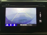 バックでの車庫入れも安心です!リアカメラが付いているバックモニター付のナビを装備しております。操作線もついており距離感も画面から確認できます。