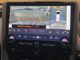 【パノラミックビューモニター】専用のカメラにより、上から見下ろしたような視点で360度クルマの周囲を確認することができます☆死角部分も確認しやすく、狭い場所での切り返しや駐車もスムーズに行えます。
