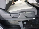 ◆シートハイトアジャスター◆運転席を上下に高さ調節ができます!運転ポジションを体格に合わせてシート調整できます。