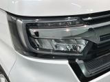 LEDヘッドライトは、点灯の瞬間から最大光量を発揮し、突然暗くなるトンネルなどでの安定感を高めます。