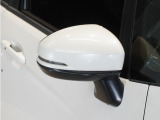 ◆ドアミラーウインカー◆ドアミラーにウインカーを装備しています。対向車に自身の進行方向を合図し安全に運転できます。