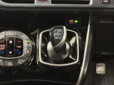 エレクトロシフトマチックです。軽い力でシフトチェンジでき握りやすい形状です。スムーズで快適な操作が可能。?