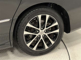 タイヤサイズは225/50R18!純正アルミホイール!残り溝は6ミリ程度です!